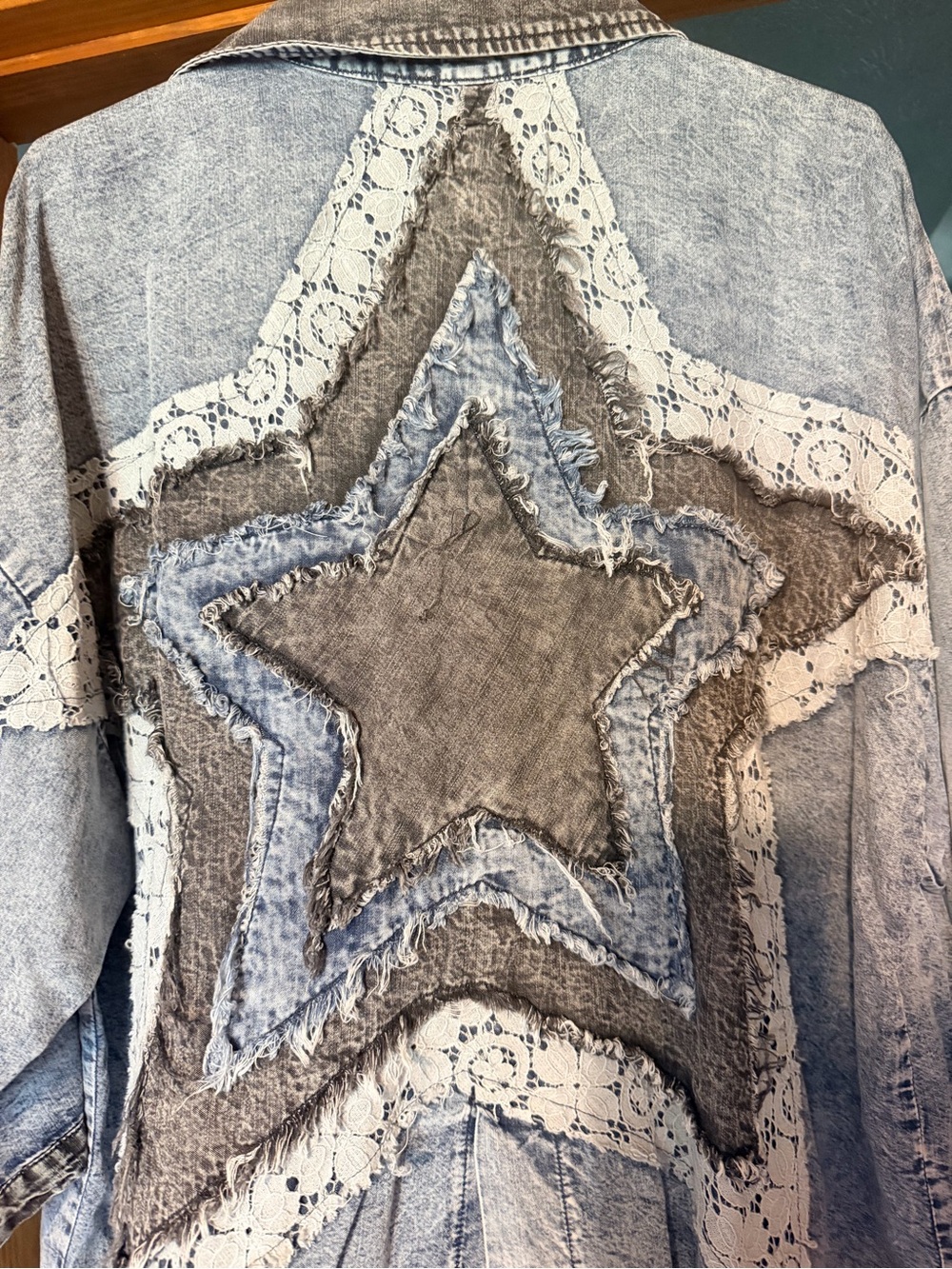 Oli & Hali Light Wash Denim Star Patch Top- NWOT - Picture 3 of 5